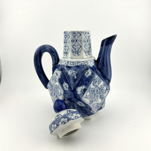 VTG Chinese Small Teapot Lid Blue & White Porcelain Floral Decor Collectible 7" - Picture 5 of 9
